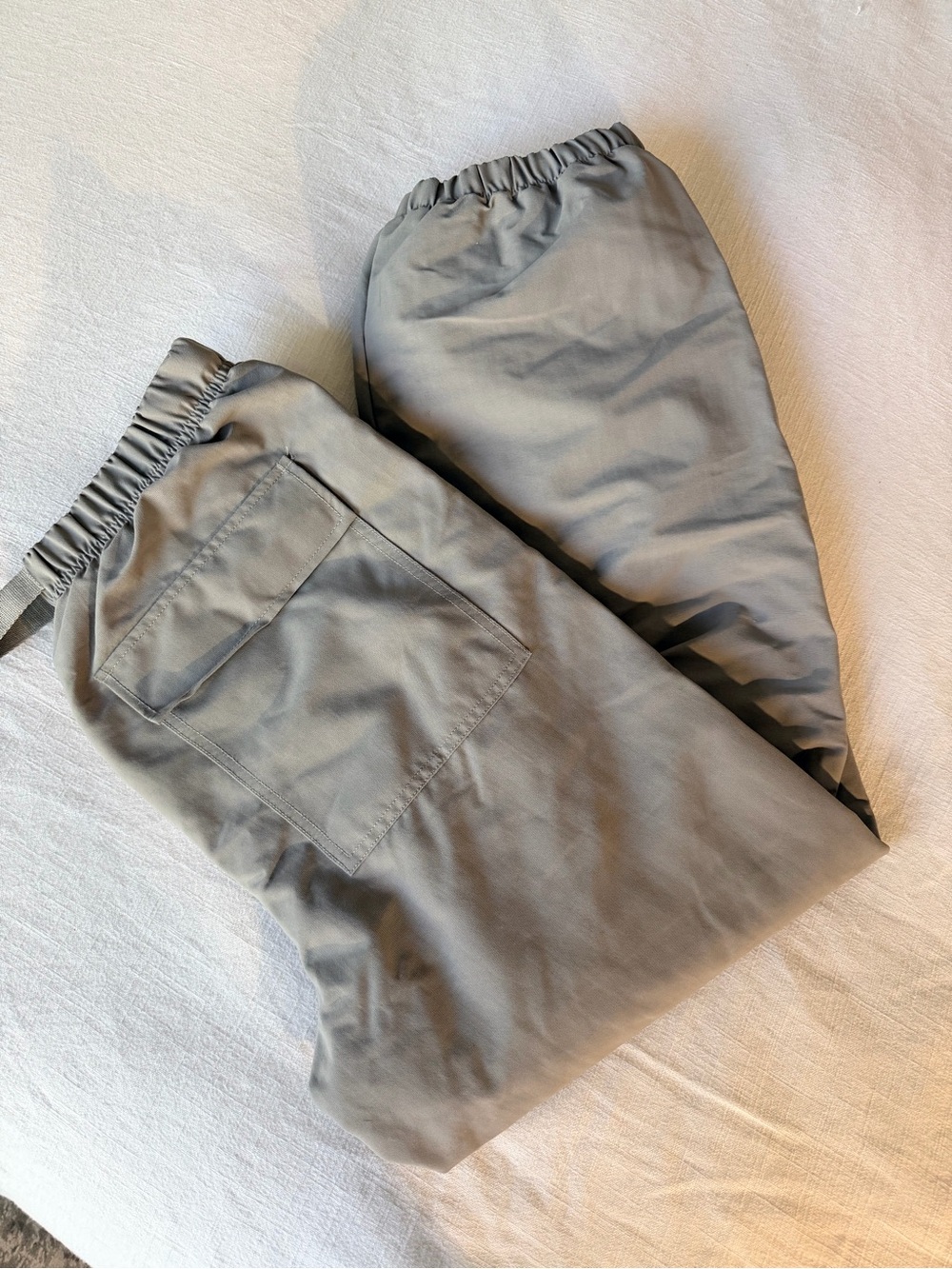 Men's Elastic-Waist Snowboard Pants in Light Gray